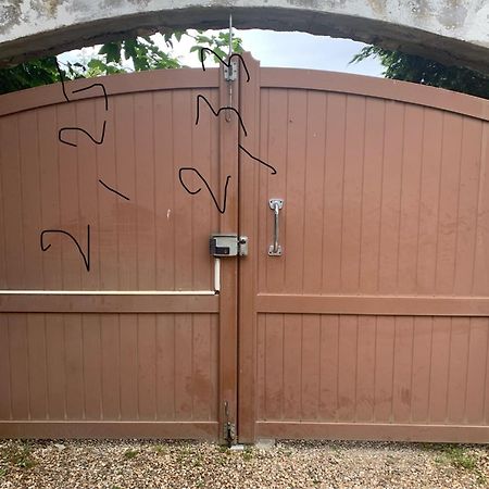 Maison Marylene Possibilite De Louer 2 Chambres Et Un Lit 1Place Supplementaire Ici C'Est Calme Et Simple Entretien Et Petit Dejeuner A Regler Sur Place Vous Gagnez 16 Pour-Cent Givry  Bagian luar foto