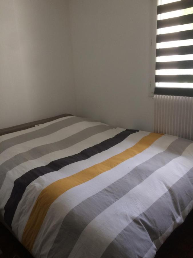 Maison Marylene Possibilite De Louer 2 Chambres Et Un Lit 1Place Supplementaire Ici C'Est Calme Et Simple Entretien Et Petit Dejeuner A Regler Sur Place Vous Gagnez 16 Pour-Cent Givry  Bagian luar foto