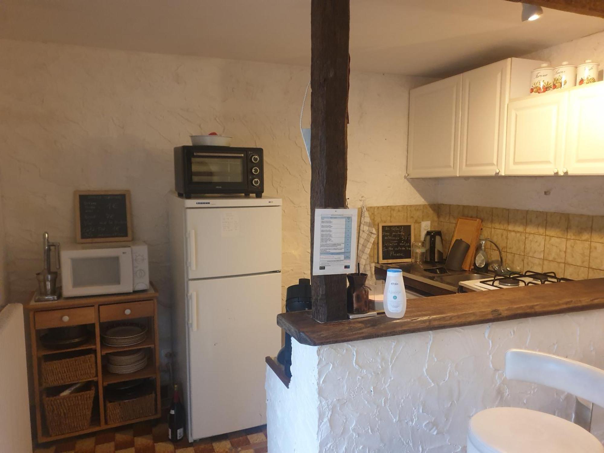 Maison Marylene Possibilite De Louer 2 Chambres Et Un Lit 1Place Supplementaire Ici C'Est Calme Et Simple Entretien Et Petit Dejeuner A Regler Sur Place Vous Gagnez 16 Pour-Cent Givry  Ruang foto